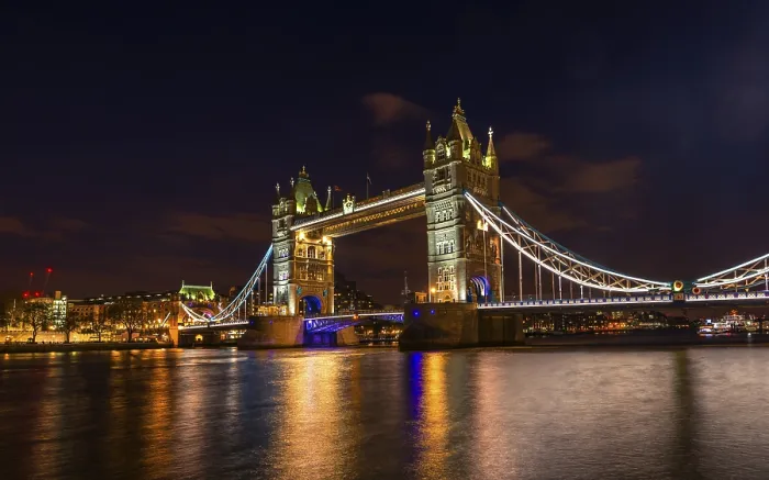 Gerahmter Druck : Illuminierte Tower Bridge bei Nacht. Gerahmter Druck : Illuminierte Tower Bridge bei Nacht.