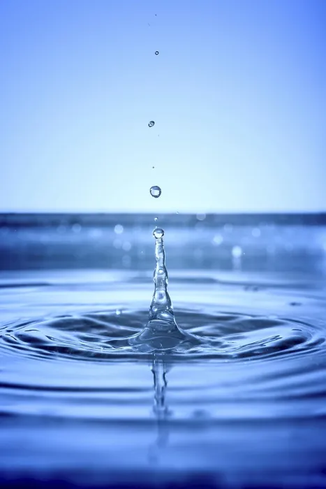 Gerahmter Druck : Ein Bild eines schönen Wassertröpfchen-Hintergrunds. Gerahmter Druck : Ein Bild eines schönen Wassertröpfchen-Hintergrunds.