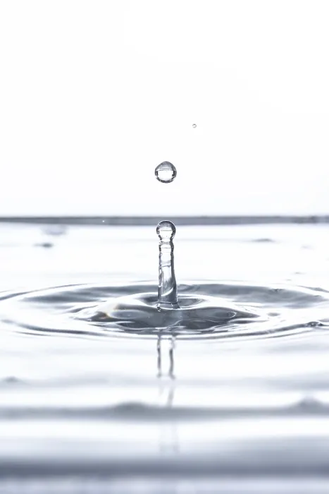 Gerahmter Druck : Ein Bild eines schönen Wassertröpfchen-Hintergrunds. Gerahmter Druck : Ein Bild eines schönen Wassertröpfchen-Hintergrunds.
