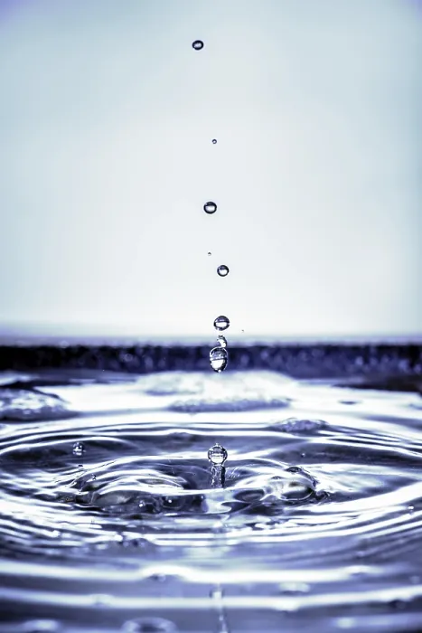 Gerahmter Druck : Ein Bild eines schönen Wassertröpfchen-Hintergrunds. Gerahmter Druck : Ein Bild eines schönen Wassertröpfchen-Hintergrunds.