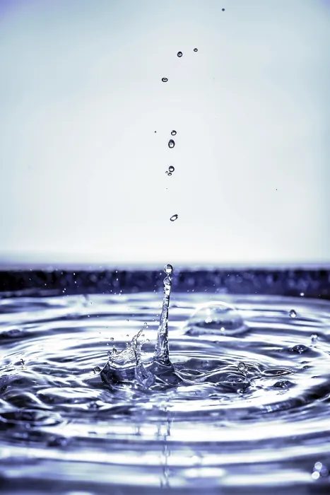 Gerahmter Druck : Ein Bild eines schönen Wasserträufel-Hintergrunds. Gerahmter Druck : Ein Bild eines schönen Wasserträufel-Hintergrunds.