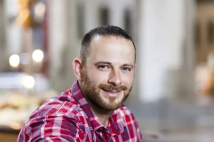 Gerahmter Druck : Ein Bild eines attraktiven Mannes mit Bart. Gerahmter Druck : Ein Bild eines attraktiven Mannes mit Bart.