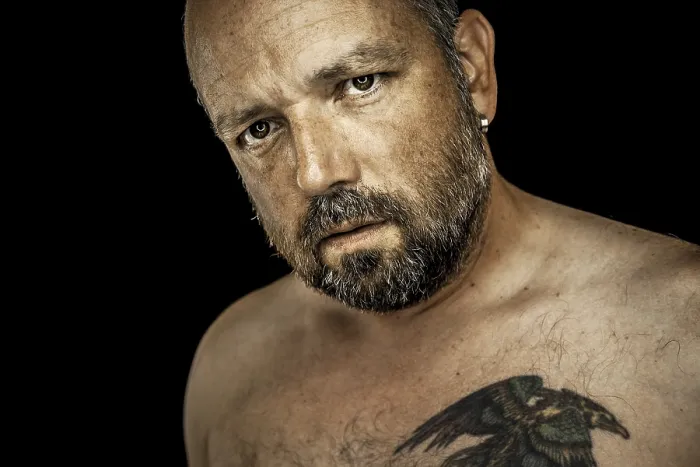 Gerahmter Druck : Ein Bild eines hübschen Mannes mit Bart. Gerahmter Druck : Ein Bild eines hübschen Mannes mit Bart.