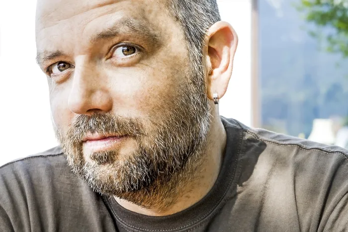 Gerahmter Druck : Ein Bild eines hübschen Mannes mit Bart. Gerahmter Druck : Ein Bild eines hübschen Mannes mit Bart.