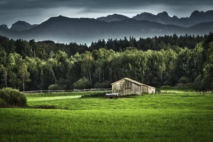 Gerahmter Druck : Ein Bild eines schönen bayerischen Landschafts.