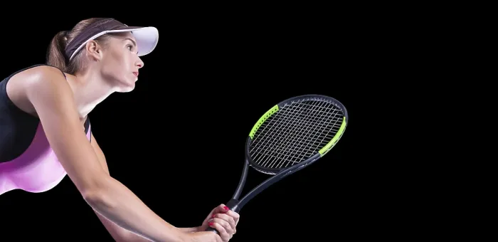 Gerahmter Druck : Bild eines Tennisspielers mit einem Schläger. Gerahmter Druck : Bild eines Tennisspielers mit einem Schläger.