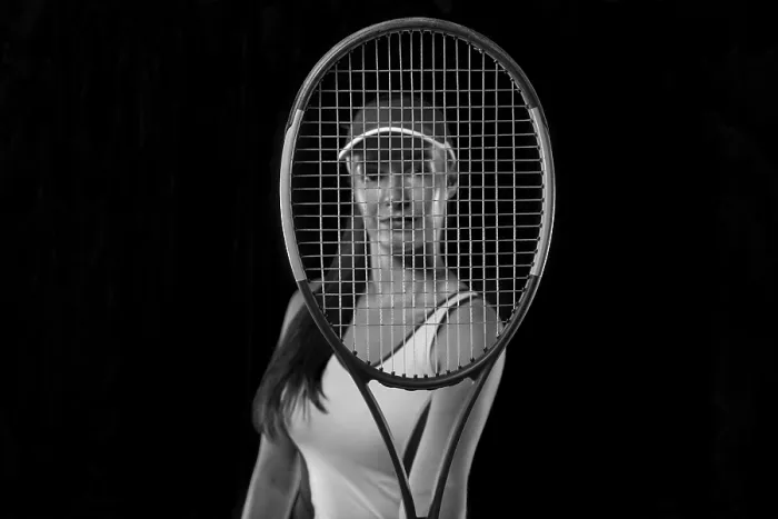 Gerahmter Druck : Bild eines Tennisspielers mit einem Schläger. Gerahmter Druck : Bild eines Tennisspielers mit einem Schläger.