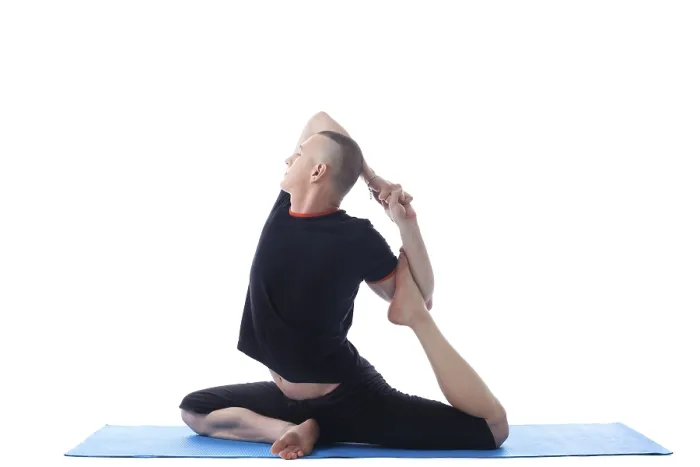 Gerahmter Druck : Bild eines Yogis, der sich in einer schwierigen Asana befindet. Gerahmter Druck : Bild eines Yogis, der sich in einer schwierigen Asana befindet.