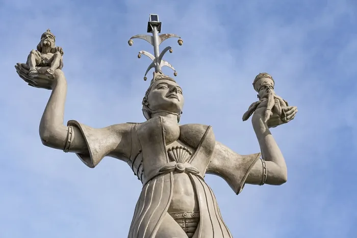Gerahmter Druck : Statue von Imperia am blauen Himmel. Gerahmter Druck : Statue von Imperia am blauen Himmel.