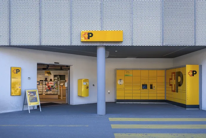 Gerahmter Druck : Eingehende Post mit Briefkasten und My Post 24-Maschine. Gerahmter Druck : Eingehende Post mit Briefkasten und My Post 24-Maschine.