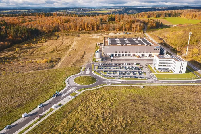 Gerahmter Druck : Industriekomplex mit Kreisverkehr Gerahmter Druck : Industriekomplex mit Kreisverkehr