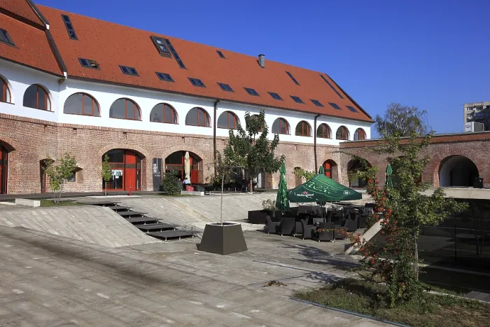 Gerahmter Druck : Im inneren Hof der Bastion. Gerahmter Druck : Im inneren Hof der Bastion.