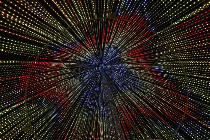 Gerahmter Druck : Innerhalb des illumi Baumes, Lichtshow. Gerahmter Druck : Innerhalb des illumi Baumes, Lichtshow.