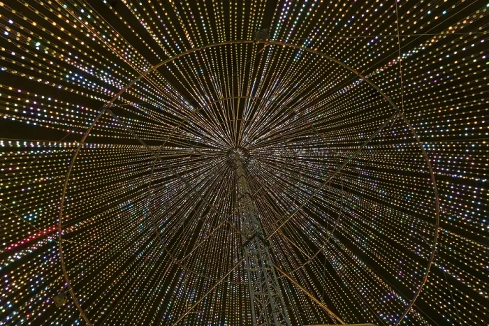 Gerahmter Druck : Innerhalb des ILLUMI-Trees, Lichtshow. Gerahmter Druck : Innerhalb des ILLUMI-Trees, Lichtshow.