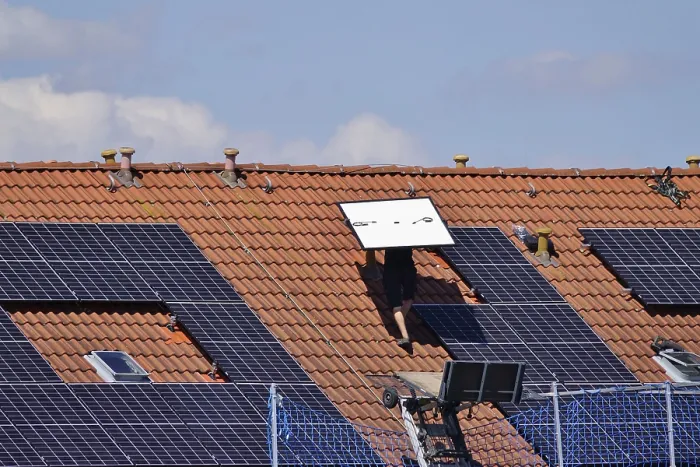 Gerahmter Druck : Einrichtung eines Solarsystems, Sommer, Deutschland Gerahmter Druck : Einrichtung eines Solarsystems, Sommer, Deutschland