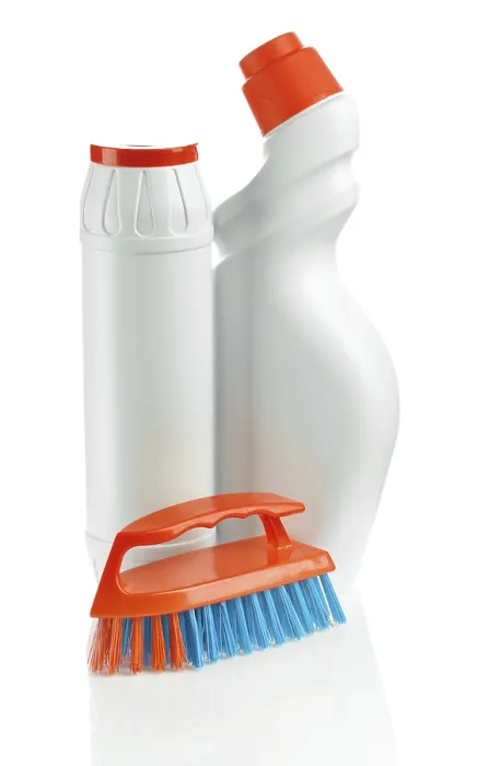 Gerahmter Druck : Isolierte Plastikflaschen mit Bürste. Gerahmter Druck : Isolierte Plastikflaschen mit Bürste.