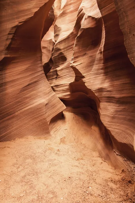 Gerahmter Druck : Innenraum des Antelopen Canyons, wunderbare orangefarbene Wellen aus Stein. Gerahmter Druck : Innenraum des Antelopen Canyons, wunderbare orangefarbene Wellen aus Stein.