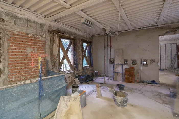 Gerahmter Druck : Innenbaustelle mit sichtbarem Ziegelmauerwerk. Gerahmter Druck : Innenbaustelle mit sichtbarem Ziegelmauerwerk.