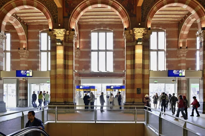 Gerahmter Druck : Innenansicht des Centraal Bahnhofs. Gerahmter Druck : Innenansicht des Centraal Bahnhofs.