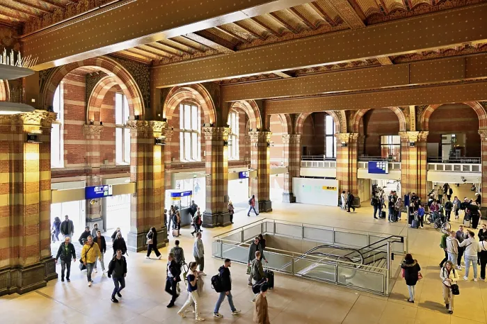 Gerahmter Druck : Innenansicht des Centraal Bahnhofs. Gerahmter Druck : Innenansicht des Centraal Bahnhofs.