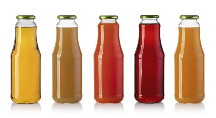 Gerahmter Druck : Saftflasche isoliert auf weißem Hintergrund. Gerahmter Druck : Saftflasche isoliert auf weißem Hintergrund.