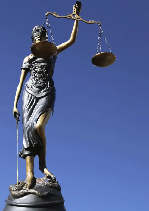 Gerahmter Druck : Gerechtigkeit ausgenommen. Gerahmter Druck : Gerechtigkeit ausgenommen.