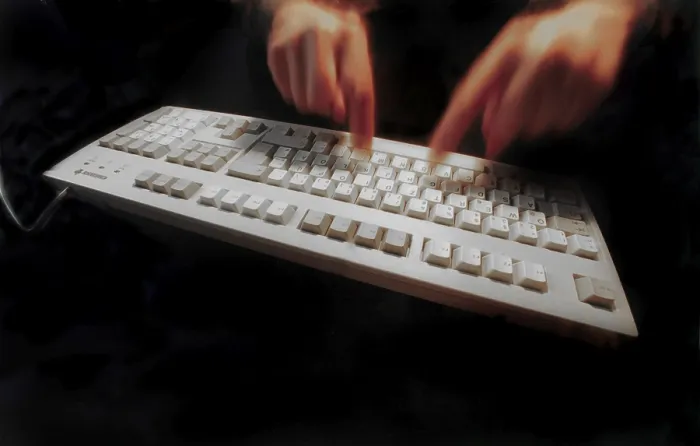Gerahmter Druck : Tastaturhände 1 Gerahmter Druck : Tastaturhände 1