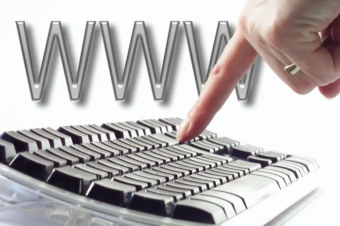 Gerahmter Druck : Tastatur und weibliche Hand Gerahmter Druck : Tastatur und weibliche Hand