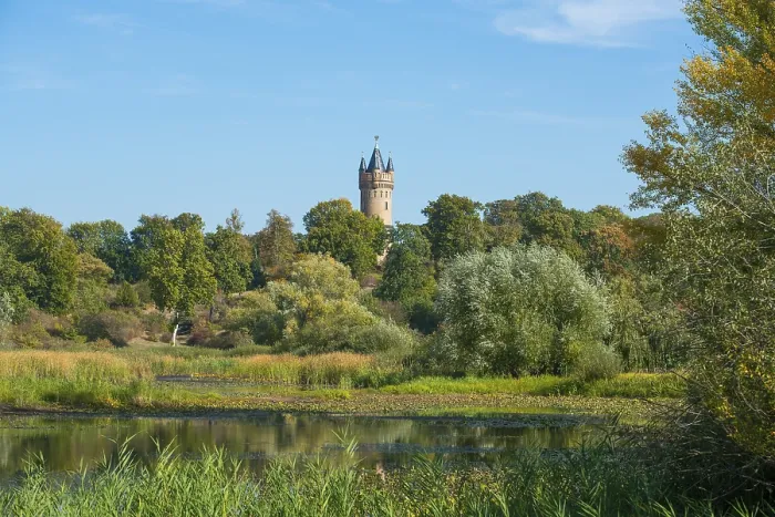 Gerahmter Druck : Kindermann-See und Flatower Turm, Park Babelsberg, UNESCO-Weltnaturerbe Gerahmter Druck : Kindermann-See und Flatower Turm, Park Babelsberg, UNESCO-Weltnaturerbe