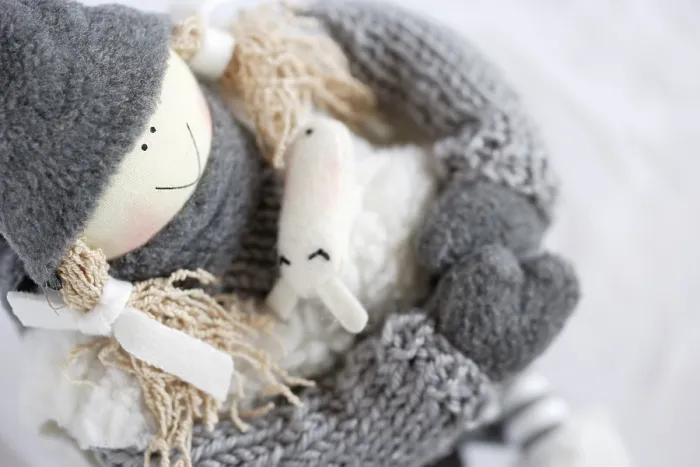 Gerahmter Druck : Gestrickte Puppe Gerahmter Druck : Gestrickte Puppe