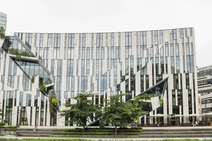 Gerahmter Druck : Gebäudekomplex Ko-Bogen Gerahmter Druck : Gebäudekomplex Ko-Bogen