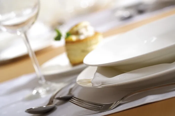 Gerahmter Druck : Gedecktes Tisch. Gerahmter Druck : Gedecktes Tisch.