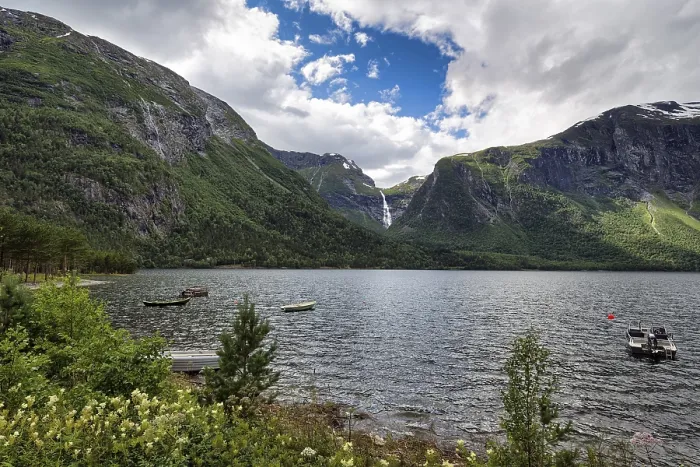 Gerahmter Druck : See von Mardalsfossen. Gerahmter Druck : See von Mardalsfossen.