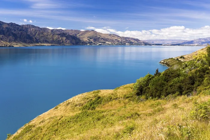 Gerahmter Druck : See-Lake Hawea mit dem Siedlungsplatz Hawea Gerahmter Druck : See-Lake Hawea mit dem Siedlungsplatz Hawea