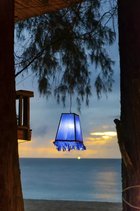 Gerahmter Druck : Lampe am Strand in der Abendstimmung. Gerahmter Druck : Lampe am Strand in der Abendstimmung.