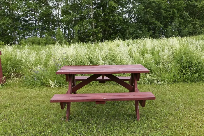 Gerahmter Druck : Landschaft, Tisch in einem Rastplatz. Gerahmter Druck : Landschaft, Tisch in einem Rastplatz.