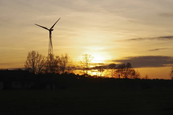 Gerahmter Druck : Landschaft, Windgenerator, Sonnenuntergang. Gerahmter Druck : Landschaft, Windgenerator, Sonnenuntergang.