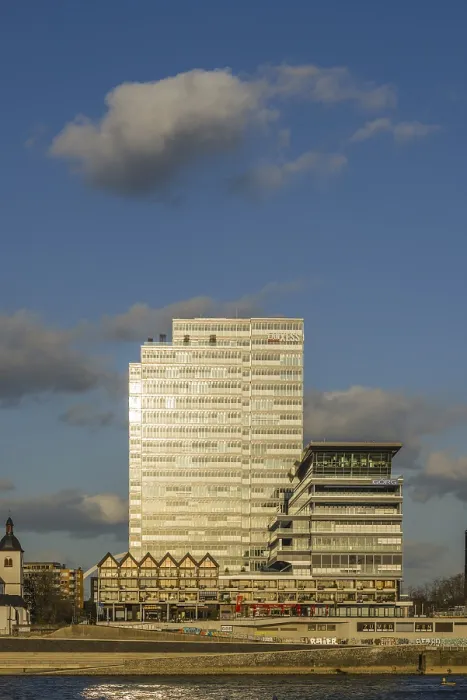 Gerahmter Druck : Lanxess-Turm, ehemaliger Lufthansa-Turm. Gerahmter Druck : Lanxess-Turm, ehemaliger Lufthansa-Turm.