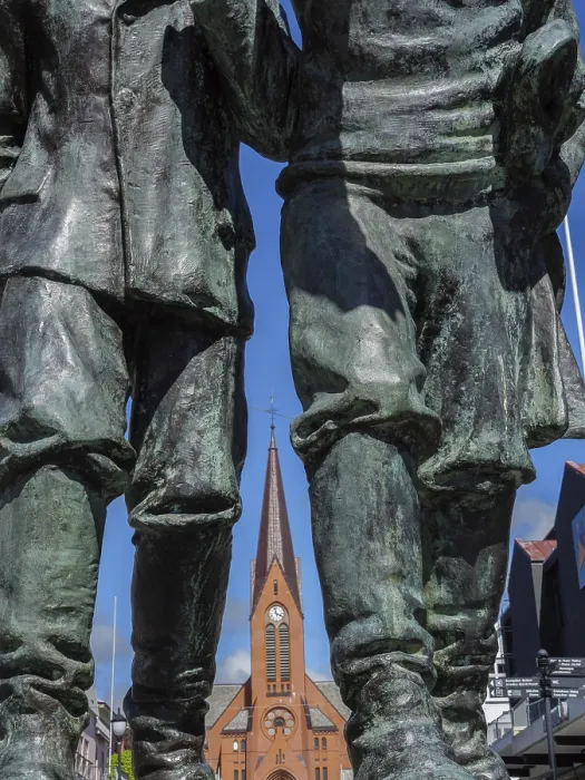 Gerahmter Druck : Große Statue im Vordergrund. Gerahmter Druck : Große Statue im Vordergrund.
