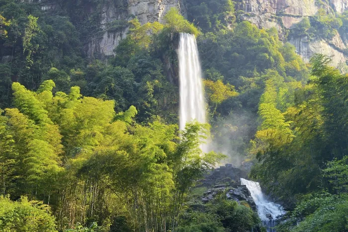 Gerahmter Druck : Großer Wasserfall auf Baofeng-See. Gerahmter Druck : Großer Wasserfall auf Baofeng-See.