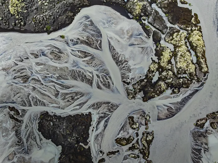 Gerahmter Druck : Lava, Moose, Fluss, Flusslauf Gerahmter Druck : Lava, Moose, Fluss, Flusslauf