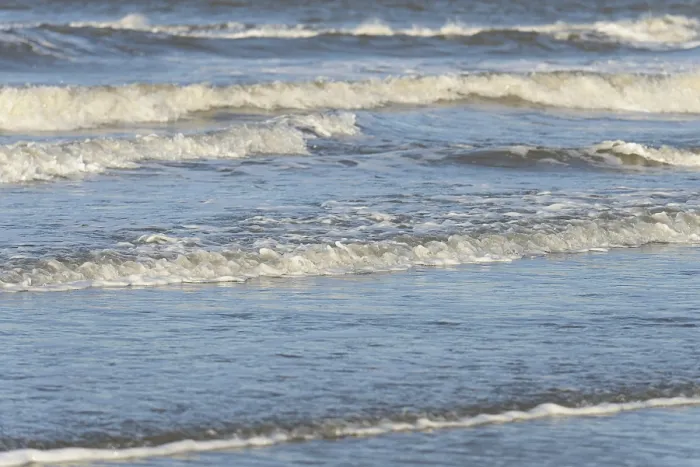 Gerahmter Druck : Wellen auf einer Sandstrand, Nordsee, Norderney, Ostfriesische Inseln, Niedersachsen Gerahmter Druck : Wellen auf einer Sandstrand, Nordsee, Norderney, Ostfriesische Inseln, Niedersachsen