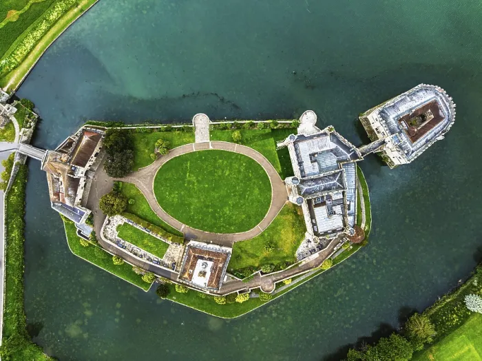 Gerahmter Druck : Top Down über Leeds Castle aus einem Drohnen.