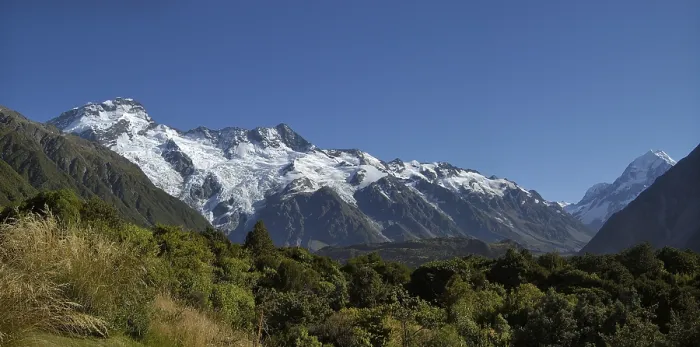 Gerahmter Druck : Links Mt. Sefton und rechts Mt Gerahmter Druck : Links Mt. Sefton und rechts Mt