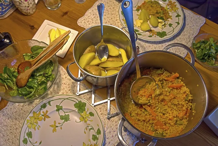 Gerahmter Druck : Linsen-Eintopf mit Jacket-Potatoes Gerahmter Druck : Linsen-Eintopf mit Jacket-Potatoes