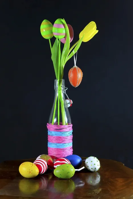 Gerahmter Druck : Stillleben mit Ostereiern und Tulpen. Gerahmter Druck : Stillleben mit Ostereiern und Tulpen.