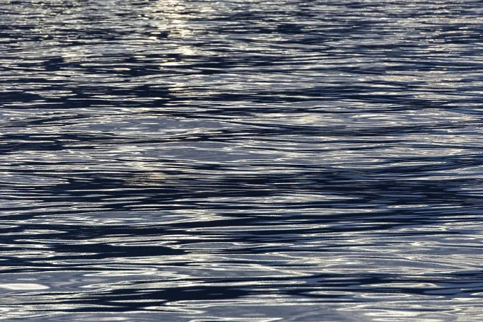 Gerahmter Druck : Licht und Schatten, Wellen, Meer. Gerahmter Druck : Licht und Schatten, Wellen, Meer.