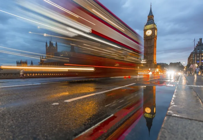 Gerahmter Druck : Lichtspuren, Doppeldeckerbus, Westminster Bridge.