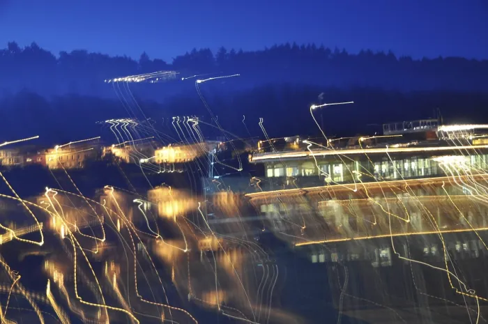 Gerahmter Druck : Lichtspuren, Lichtspur, Leuchten. Gerahmter Druck : Lichtspuren, Lichtspur, Leuchten.