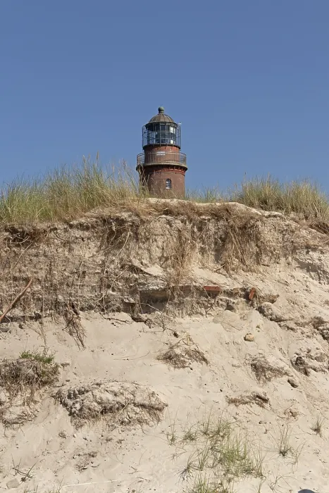 Gerahmter Druck : Leuchtturm, Strand, ein anderer Ort Gerahmter Druck : Leuchtturm, Strand, ein anderer Ort